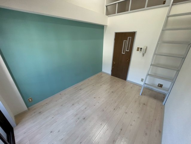 居室・リビング　こちらの居間で趣味の時間をお楽しみください