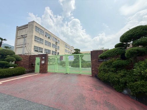 中学校　東大阪市立縄手北中学校（中学校）まで492m