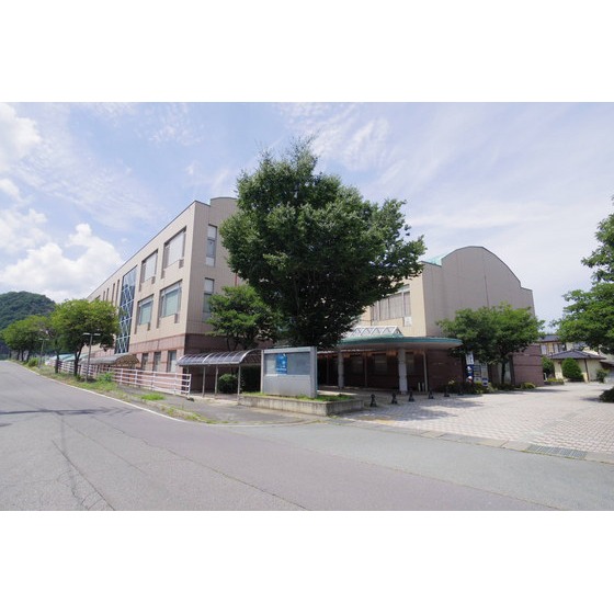 図書館　千曲市立戸倉図書館（図書館）まで983m