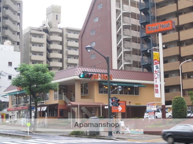 飲食店　ロイヤルホスト千田町店（飲食店）まで689m