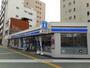 コンビニ　ローソン高知駅前店（コンビニ）まで830m