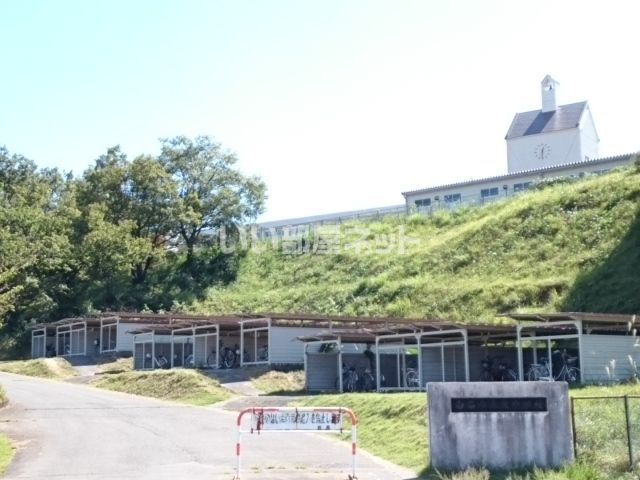 中学校　白石市立東中学校（中学校）まで413m
