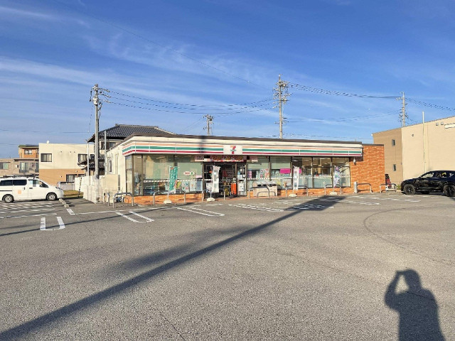 コンビニ　セブンイレブン焼津祢宜島店（コンビニ）まで338m