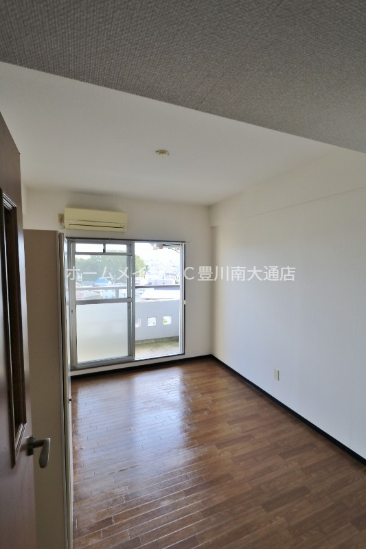 居室・リビング　同型別部屋写真