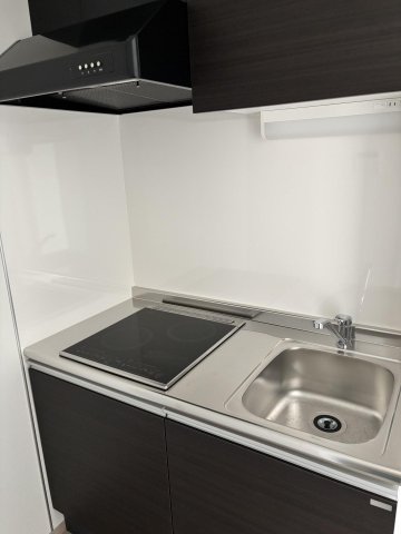 キッチン　広々システムキッチン。収納も大きいです（同社施工物件）