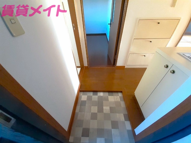 玄関　別部屋参考写真です。