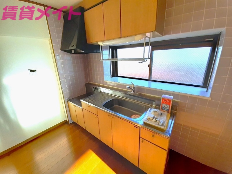 キッチン　別部屋参考写真です。