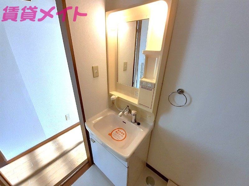 洗面設備　別部屋参考写真です。