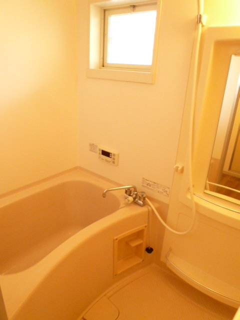 バス・シャワールーム　浴室（追焚き・換気窓付）