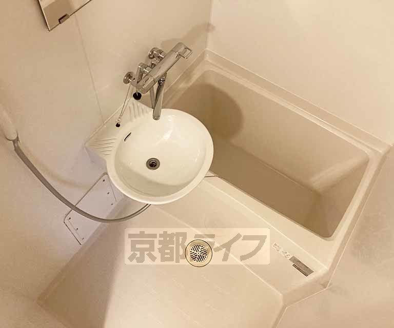 バス・シャワールーム　リラックスできるバスルームです・