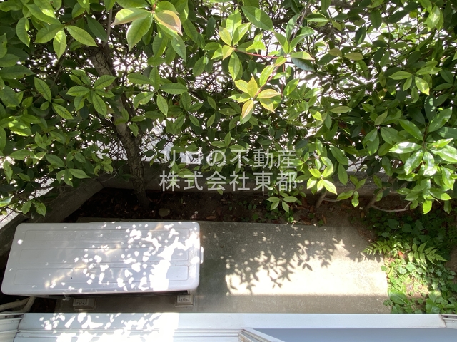 バルコニー　お天気のいい日は外干しもできますね！！