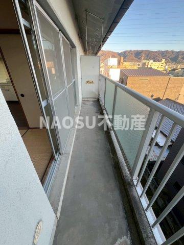 バルコニー　バルコニーからの眺めを楽しみながら食事をしませんか