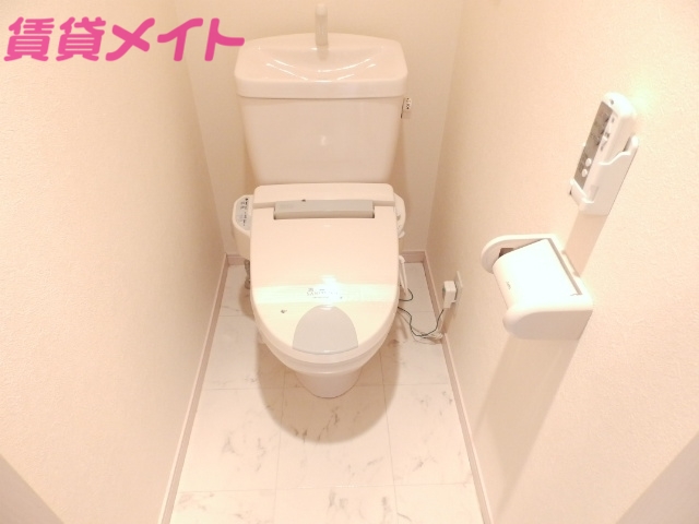 トイレ　トイレ同型タイプの写真です