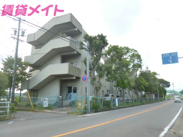 小学校　四日市市立内部小学校（小学校）まで1200m