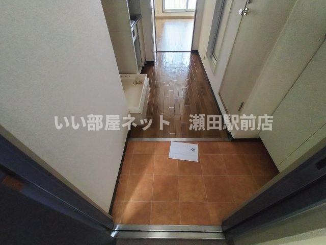 玄関　※同建物の別のお部屋の写真です。