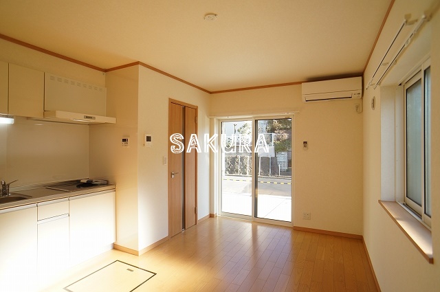 居室・リビング　こちらのリビングで趣味の時間をお楽しみください♪