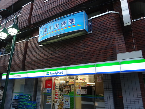 コンビニ　ファミリーマート　中目黒駅西口店（コンビニ）まで133m