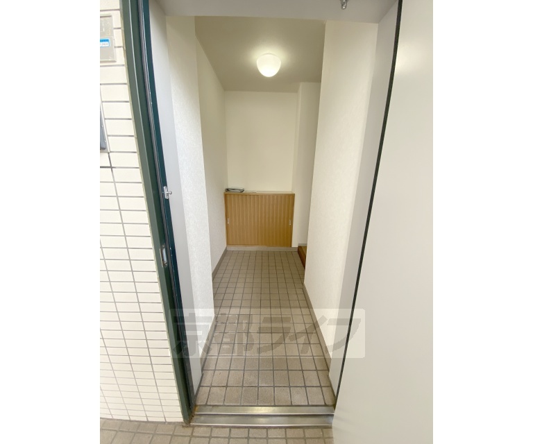 玄関　奥行きある玄関です。