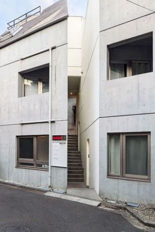 エントランス　建物の内部です