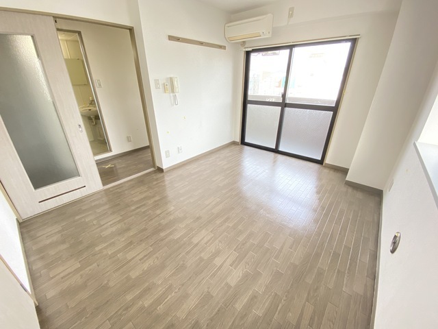 居室・リビング　別号室の写真です