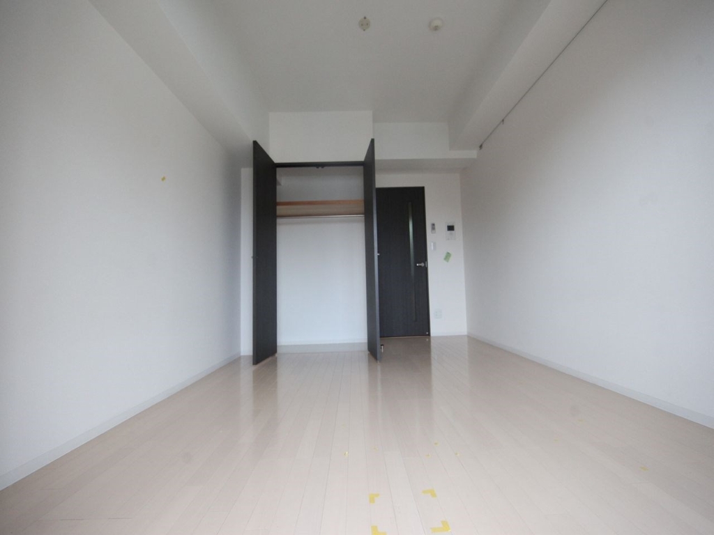 居室・リビング　洋室7帖　エアコン完備　バルコニー