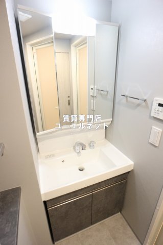 洗面設備　清潔感ある独立洗面台で毎日気持ちよく♪