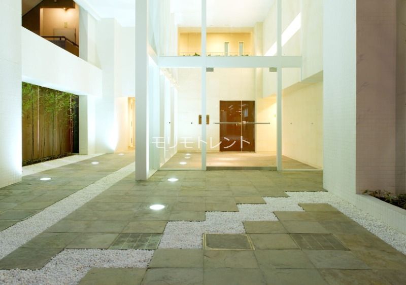 セキュリティ　清潔なロビーです