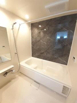 バス・シャワールーム　追焚乾燥機能付広々一坪バス