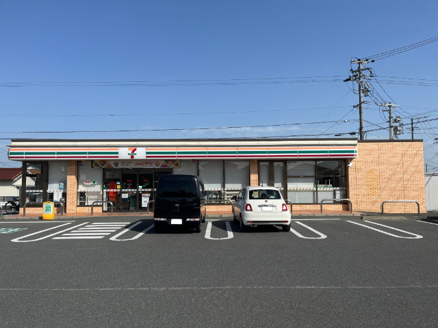 コンビニ　セブンイレブン鈴鹿東旭が丘店（コンビニ）まで494m