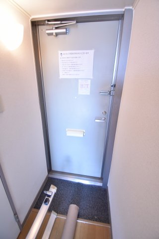 玄関　画像は別号室。ご参考にどうぞ