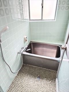 バス・シャワールーム　サーモ付きシャワー水栓新品。手すりあり