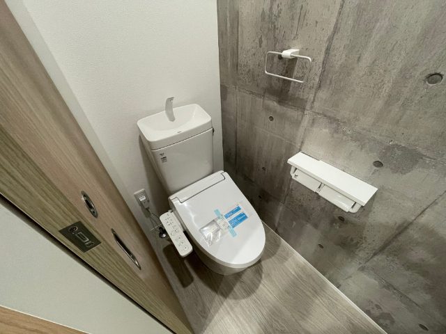 トイレ　温水洗浄便座付き