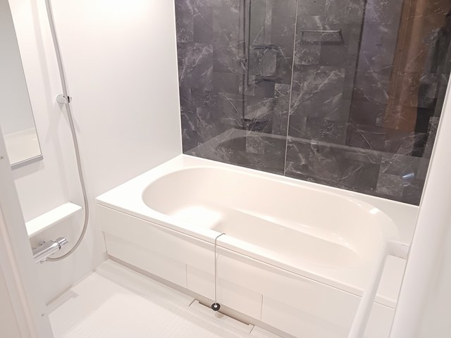 バス・シャワールーム　落ち着いた空間のお風呂です