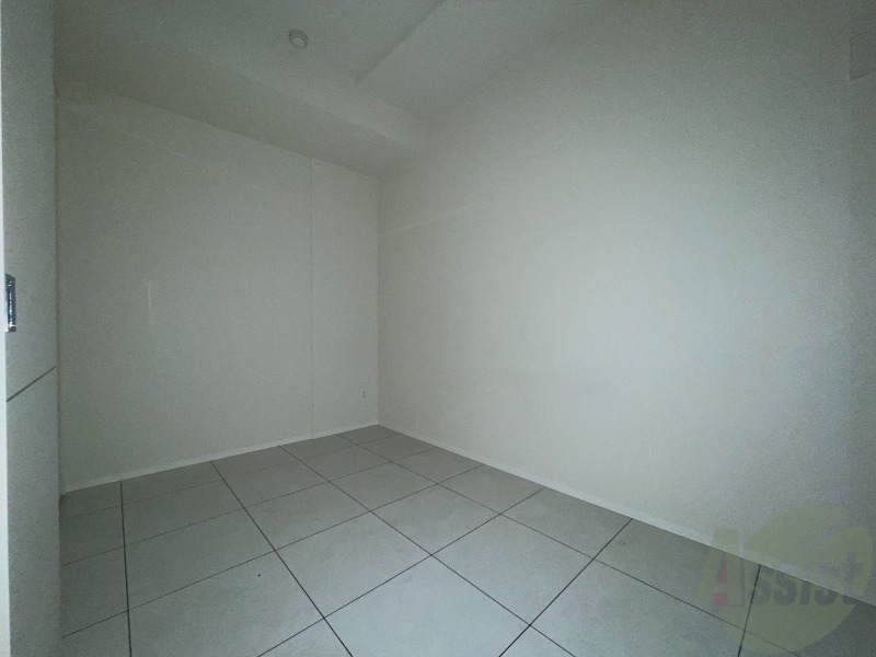 その他部屋・スペース　４．６帖の洋室です。広々として、きれいですね。