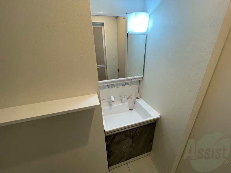 洗面設備　シャンプードレッサー。身支度はここでばっちりですね。