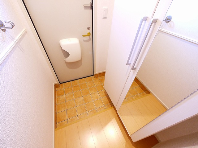 玄関　大きなシューズボックスが嬉しい