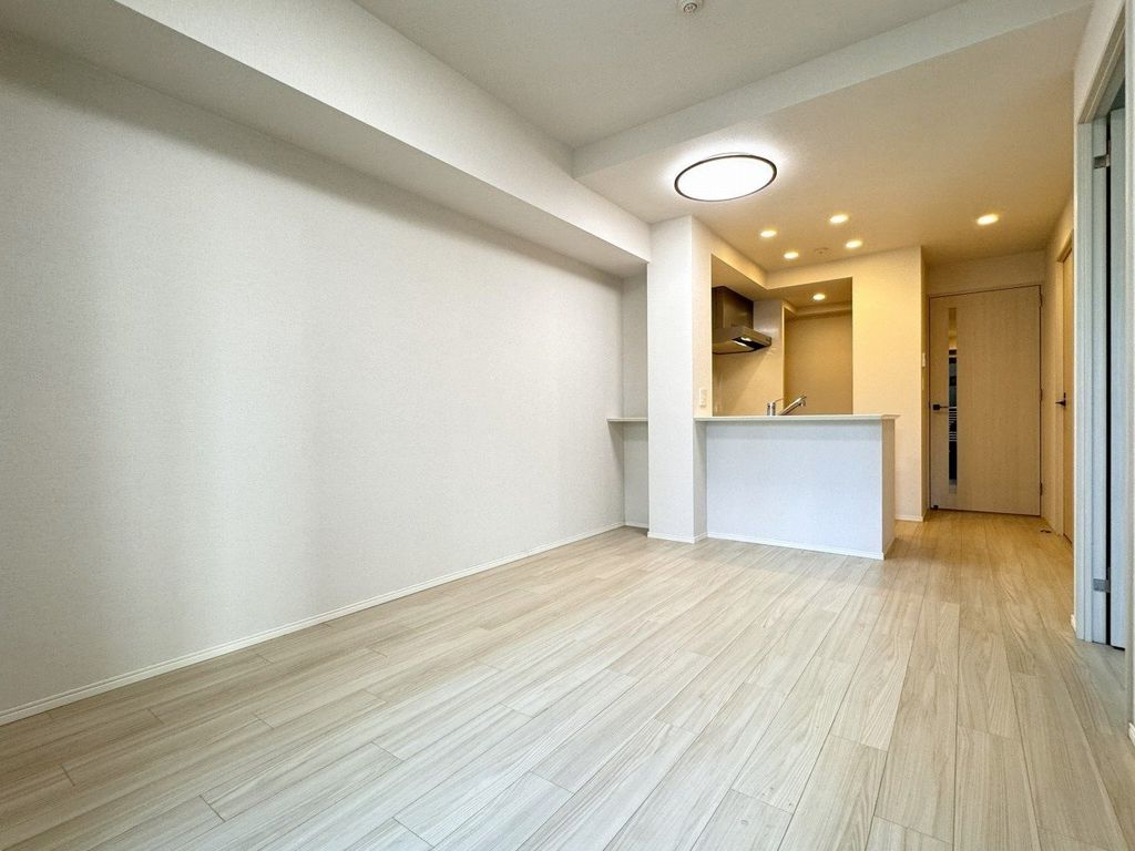 居室・リビング　LDK 約13.4帖　※カーテン、照明器具は性能保証外