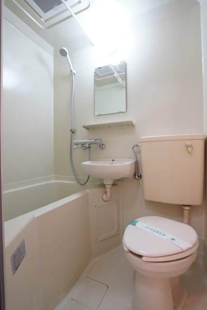 バス・シャワールーム　コンパクトにまとまった使いやすい３点ユニットです