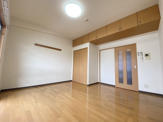 居室・リビング　別号室の写真になります。