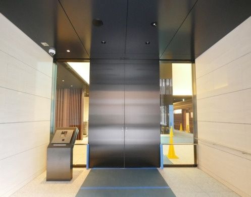 エントランス　建物の内部です