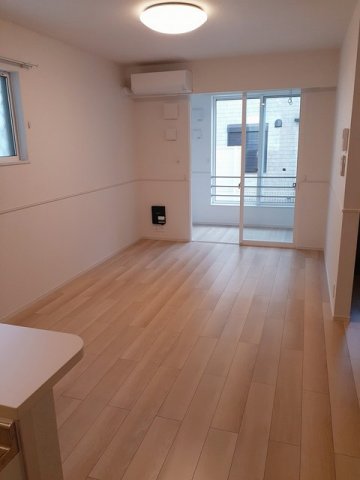 居室・リビング　こちらのリビングで趣味の時間をお楽しみください