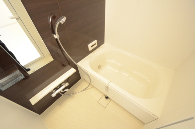 バス・シャワールーム　浴室乾燥・追い炊き機能付きで便利♪