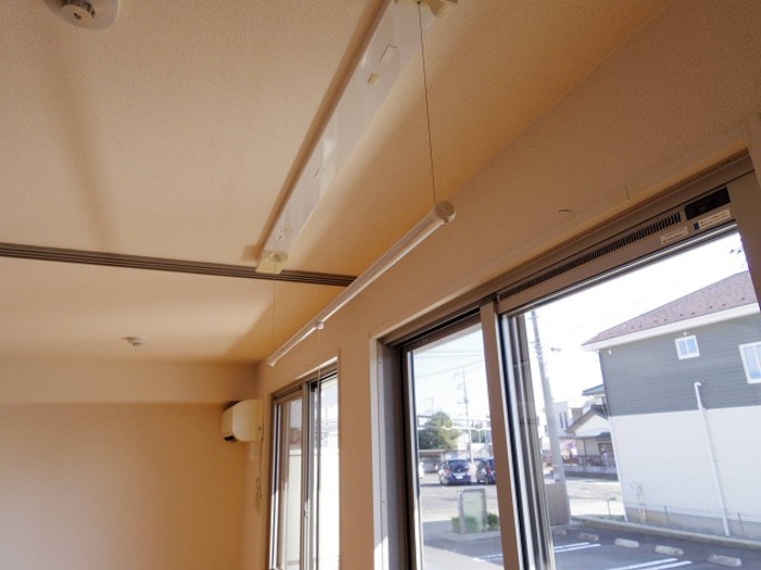 その他設備　室内物干し（雨の日などに重宝します）