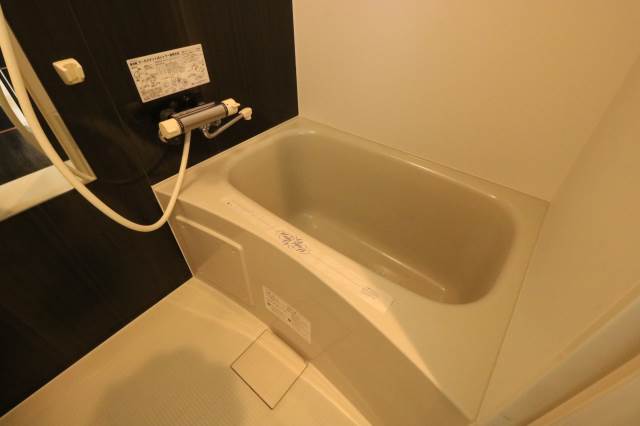 バス・シャワールーム　広々おしゃれな浴室！