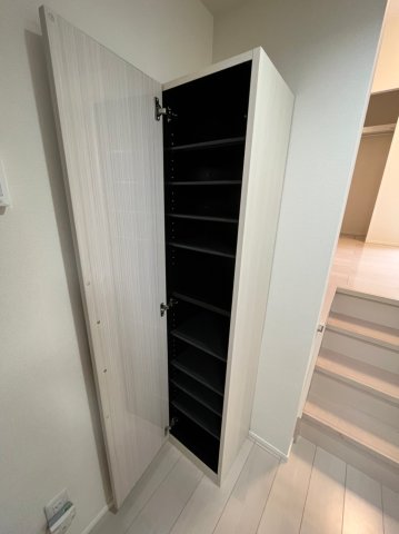 収納　同物件の101号室の参考写真です