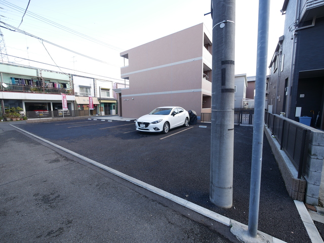 駐車場　★敷地内に駐車場がございます★