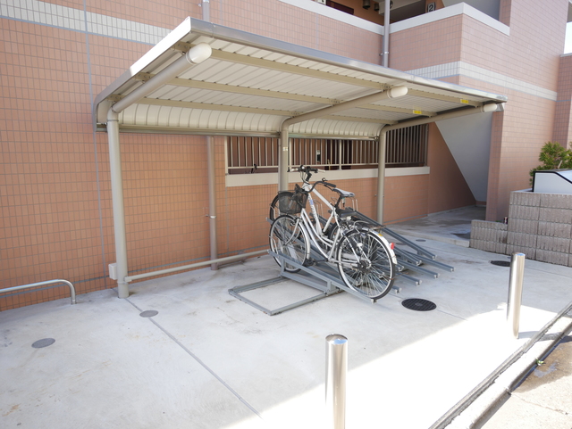 その他共有部分　★敷地内に屋根付駐輪場がございます★