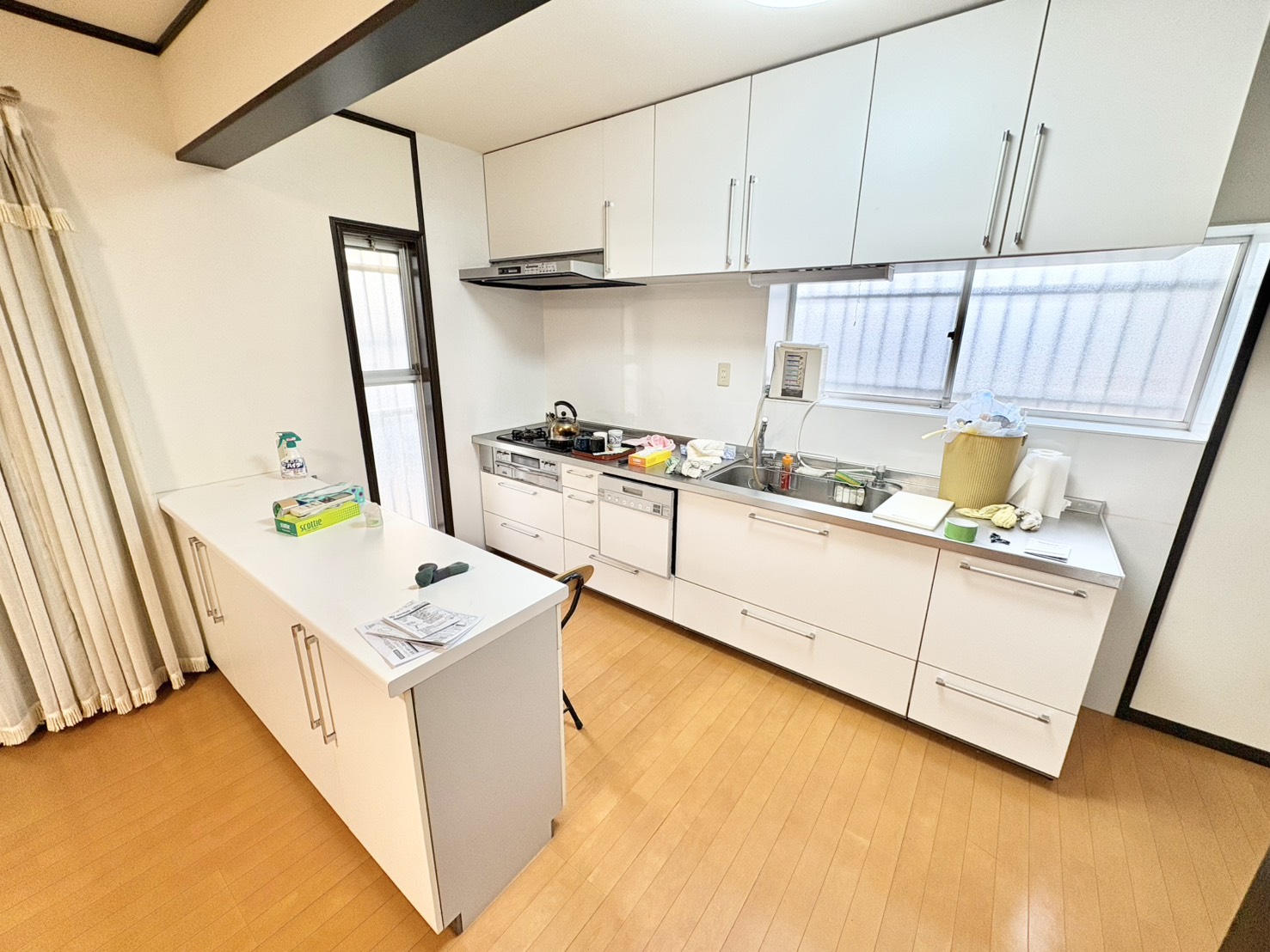 キッチン　※清掃前・荷物撤去前※