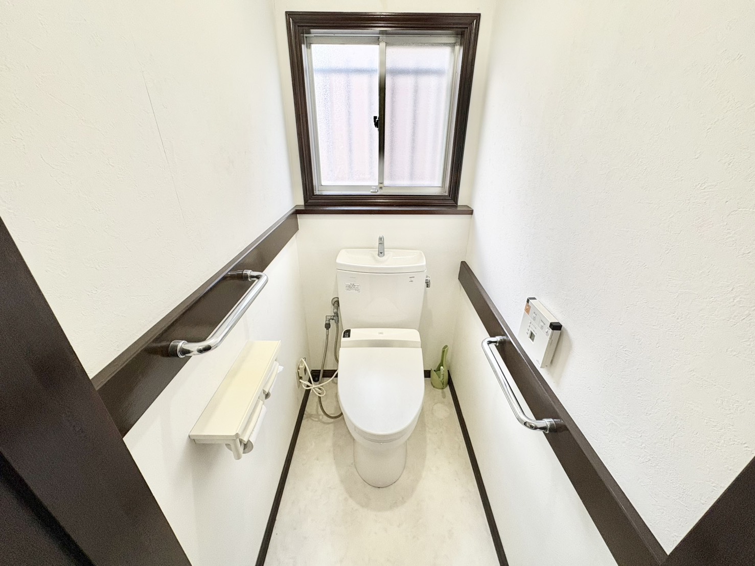 トイレ　※清掃前・荷物撤去前※