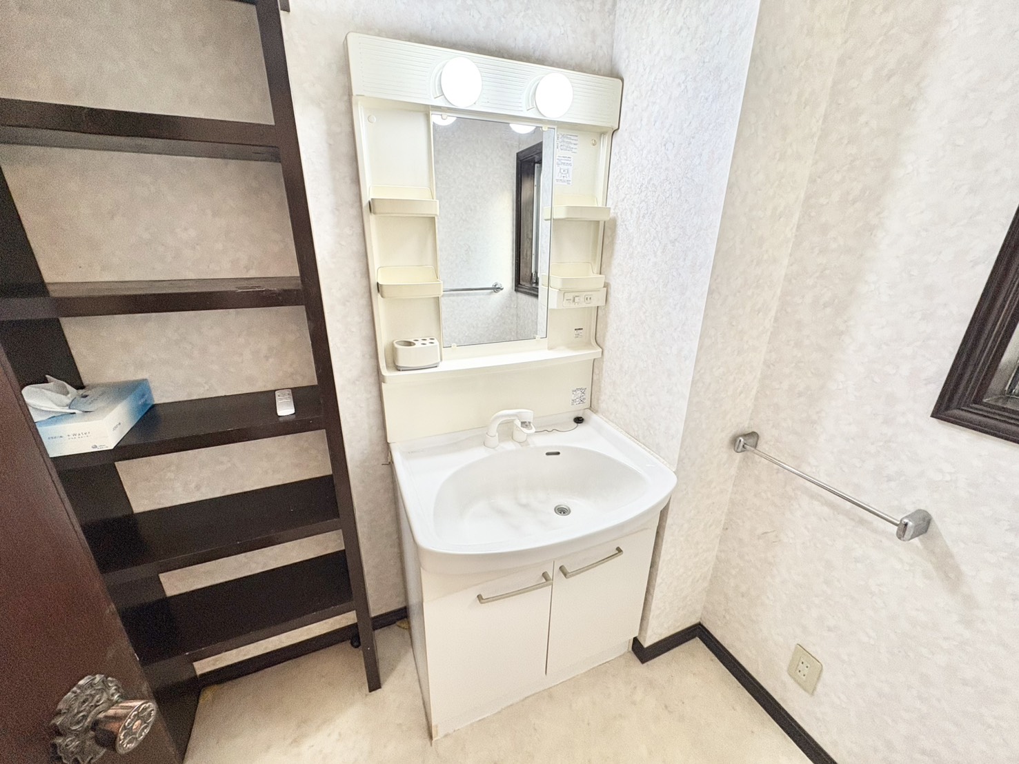 洗面設備　※清掃前・荷物撤去前※